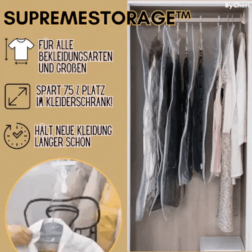 Transparente hängende Vakuum-Aufbewahrungsbeutel im Kleiderschrank mit Kleidung