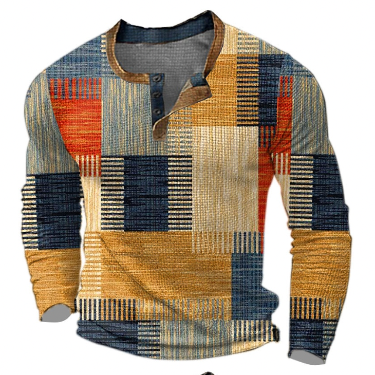 Herren-Henley-Sweatshirt mit geometrischem Blockmuster in Orange, Senfgelb, Dunkelblau und Beige, Vorderansicht mit braunem Kragenrand.