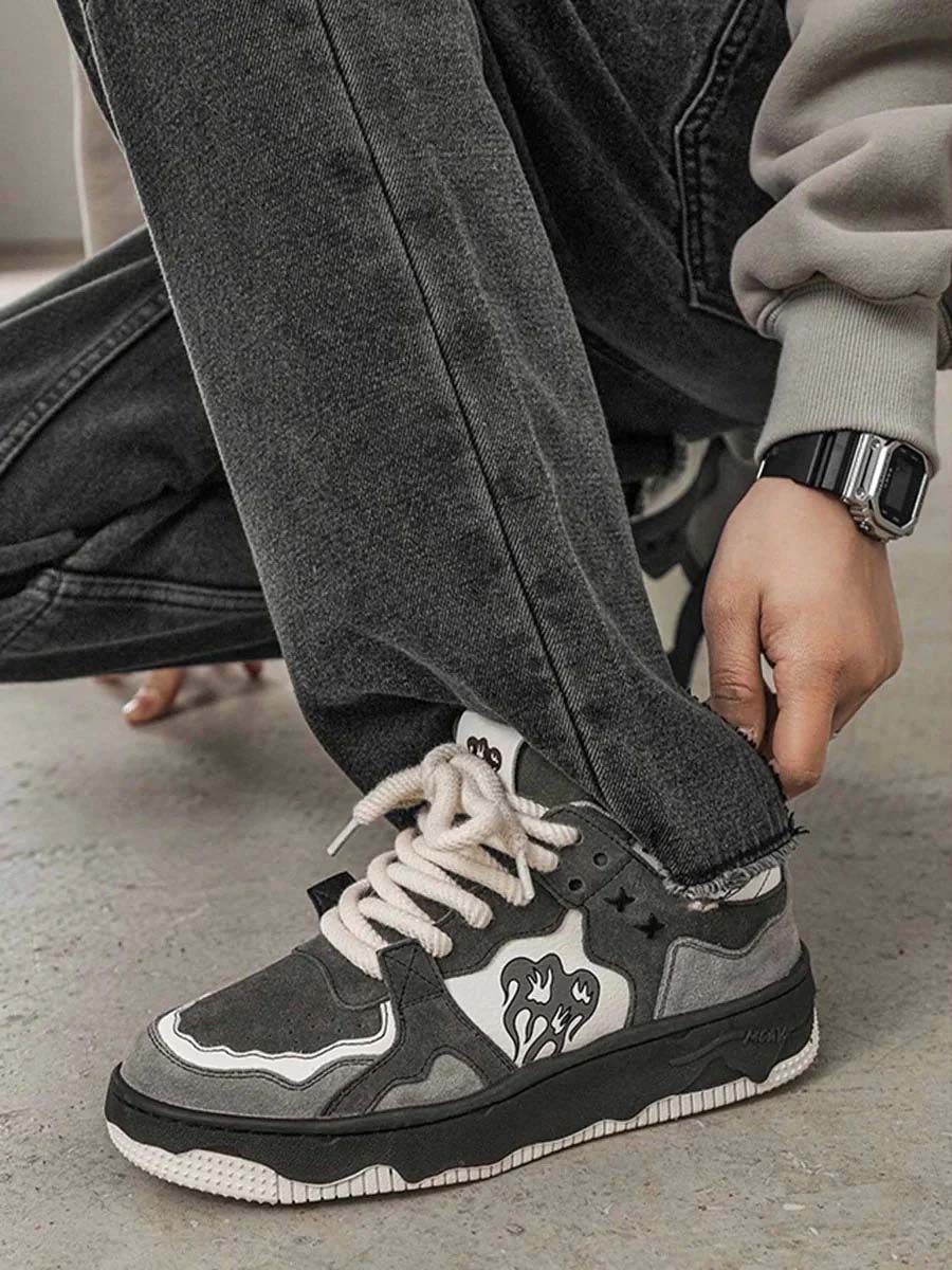 Graue Vintage-Sneaker mit Herzmotiv, lässig, Unisex, ideal für Skateboarding.