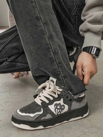 Graue Vintage-Sneaker mit Herzmotiv, lässig, Unisex, ideal für Skateboarding.