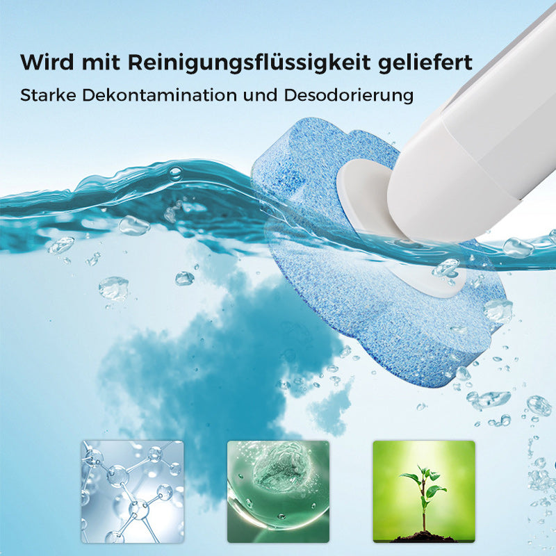 Einweg-Toilettenbürste mit blauem Schwammaufsatz am weißen Stiel im Wasser