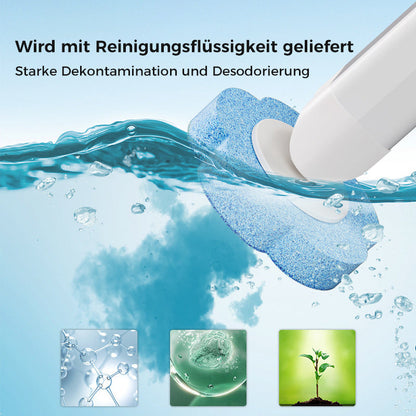 Einweg-Toilettenbürste mit blauem Schwammaufsatz am weißen Stiel im Wasser