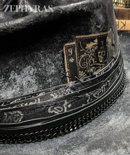 Schwarzer Filzhut mit Spielkarten-Dekor, Vintage-Stil, Herrenmode, ZEPHYRAS-Design.