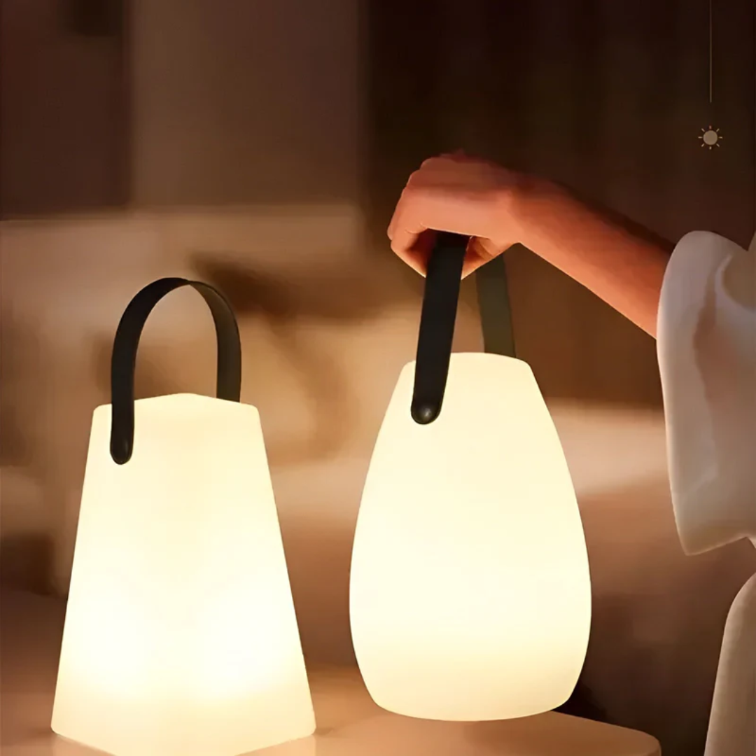 Zwei tragbare LED-Lampen mit Griff, warmweißes Licht, modernes Design.