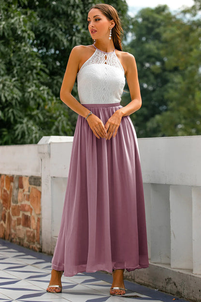 Frau in weißem Spitzenoberteil und lila Maxirock, Sommermode, elegantes Outfit, draußen.