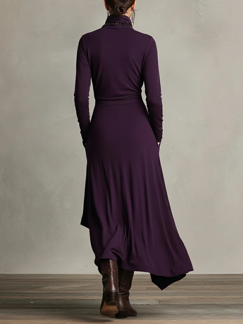 Rückansicht des violetten Kleids mit langen Ärmeln, Taillennaht und asymmetrisch fallendem Saum 2