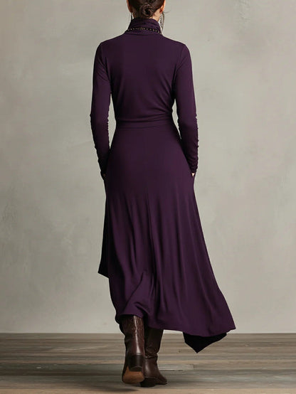 Rückansicht des violetten Kleids mit langen Ärmeln, Taillennaht und asymmetrisch fallendem Saum 2