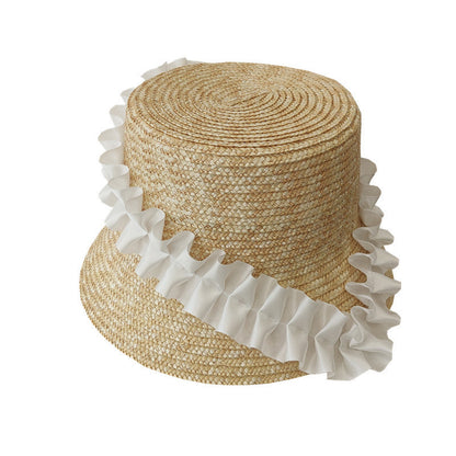 Geflochtener Sommerhut mit Falten und Streifen – BreezyStripes