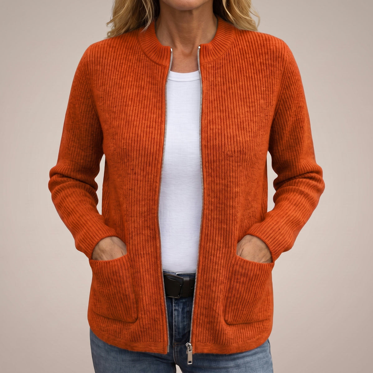 Orangefarbener Rippstrick-Cardigan mit Reißverschluss und Vordertaschen, another view.