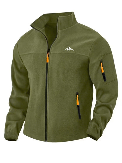 Olivgrüne Fleecejacke in Vorderansicht mit Stehkragen, orangefarbenen Reißverschlusszügen und kleinem Bergmotiv auf der 5