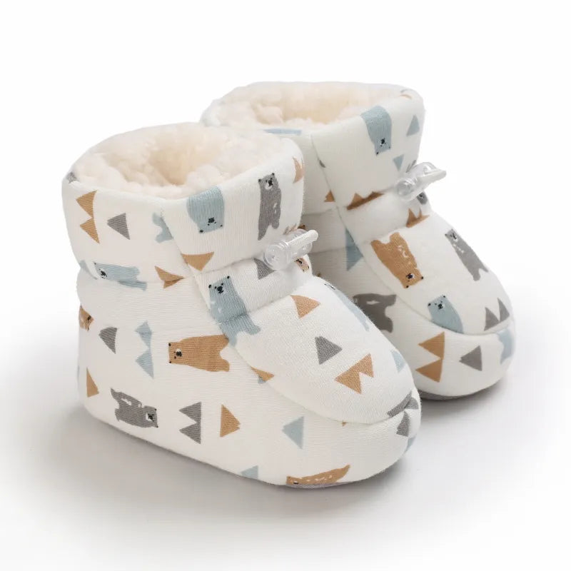 Weiße Baby-Booties mit Bärenmuster, weiches Futter, rutschfeste Sohle, Neugeborenen-Schuhe.