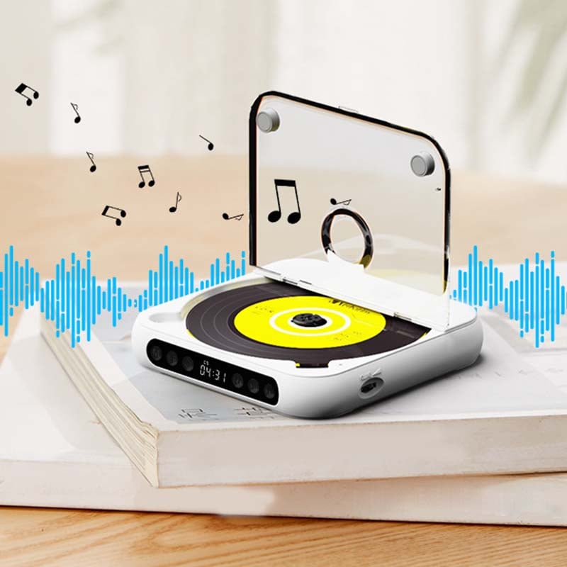 Weißer Player mit transparentem Deckel steht auf einem Stapel Bücher, umgeben von Musiknoten und blauen Schallwellen. 19
