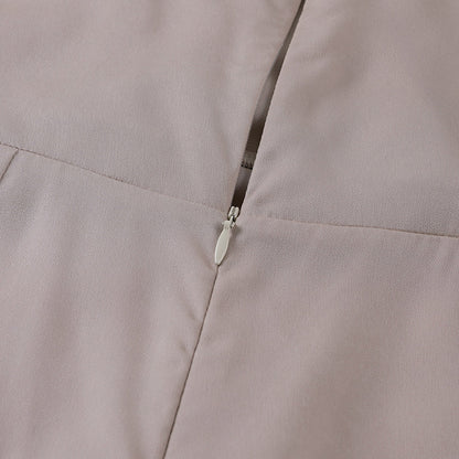 Beiger Reißverschluss auf Stoff, Nahaufnahme, Mode, Textil, Detailansicht, Bekleidung, Design.