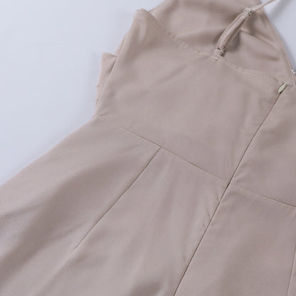 Beiges ärmelloses Kleid aus Baumwolle, elegantes Design, Damenmode, Sommerkleidung.