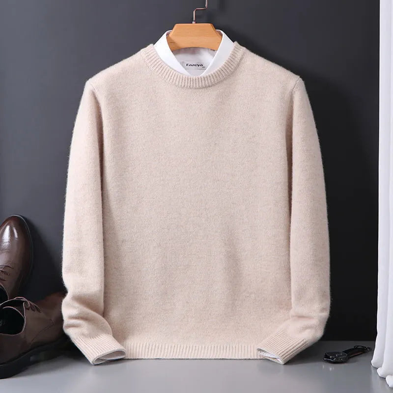 Beiger Herrenpullover aus Kaschmir, Rundhalsausschnitt, elegant, warm, modisch, Herbstmode.