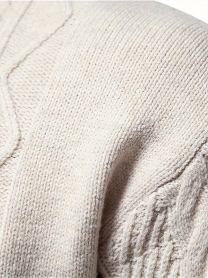 Beiger Strickpullover aus Baumwolle, Nahaufnahme, weiches Material, modisches Design.