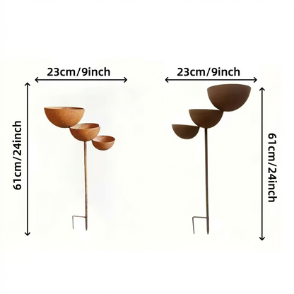 Maßgrafik des Vogelbads mit Erdspieß aus zwei Ansichten, jeweils etwa 61 cm hoch und 23 cm breit 8