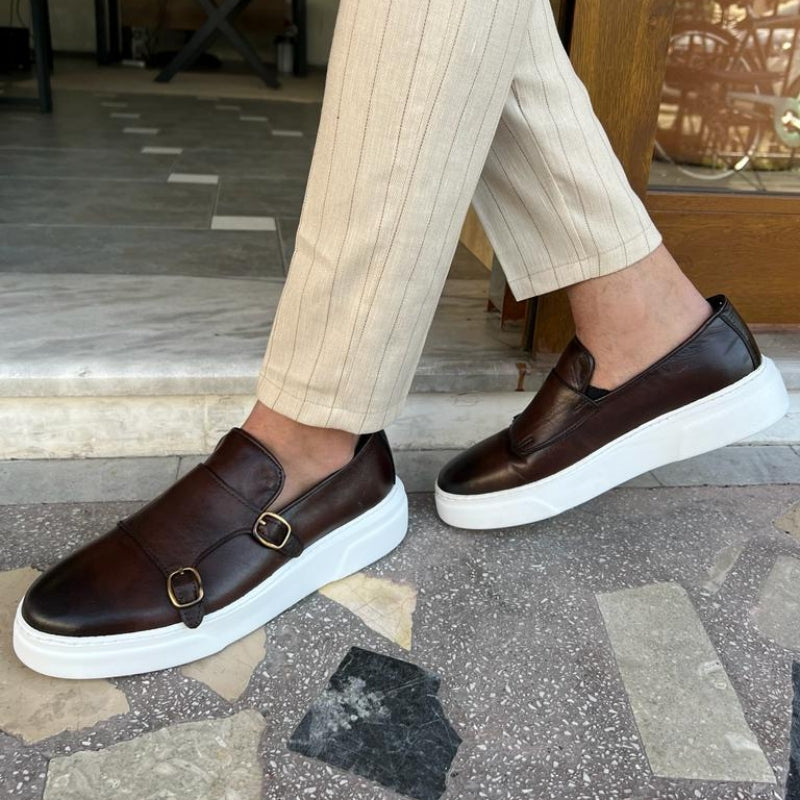 Braune Herren-Slipper mit Doppel-Gesp, handgefertigt, vulkanisierte Sohle, elegant, bequem.