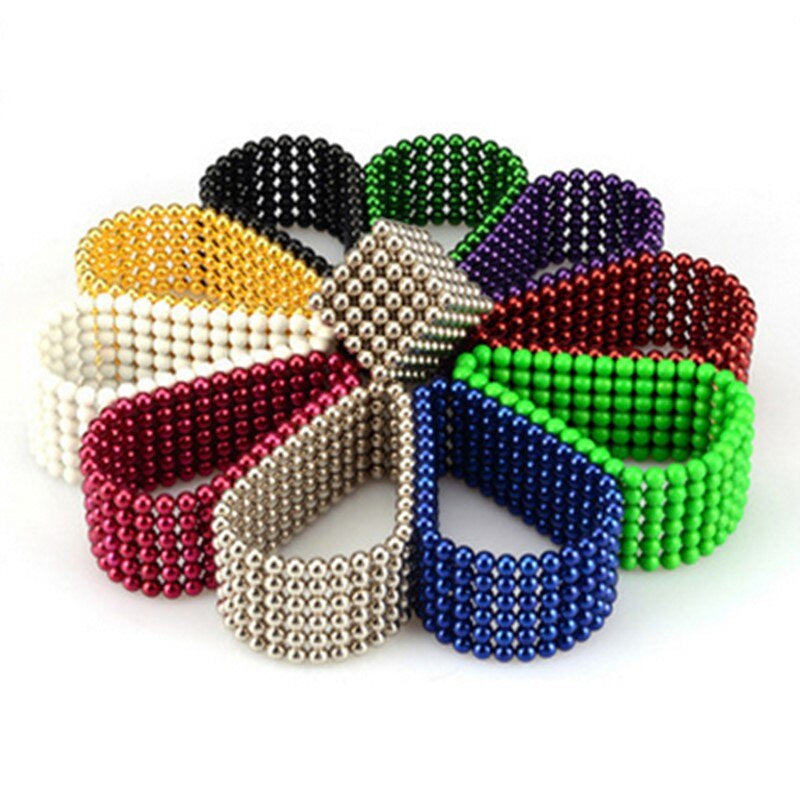 Bunte Magnetarmbänder aus Metallperlen, vielseitig, modisch, in verschiedenen Farben.