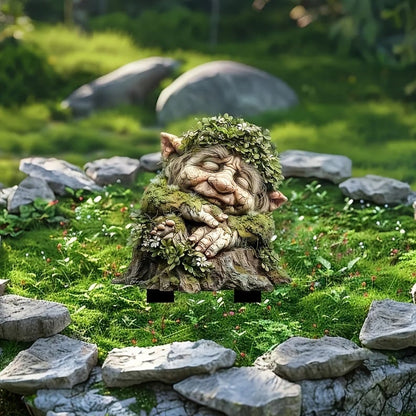 Acrylic Gartenstecker mit schlafendem Troll mit Blätterkranz auf moosiger Fläche