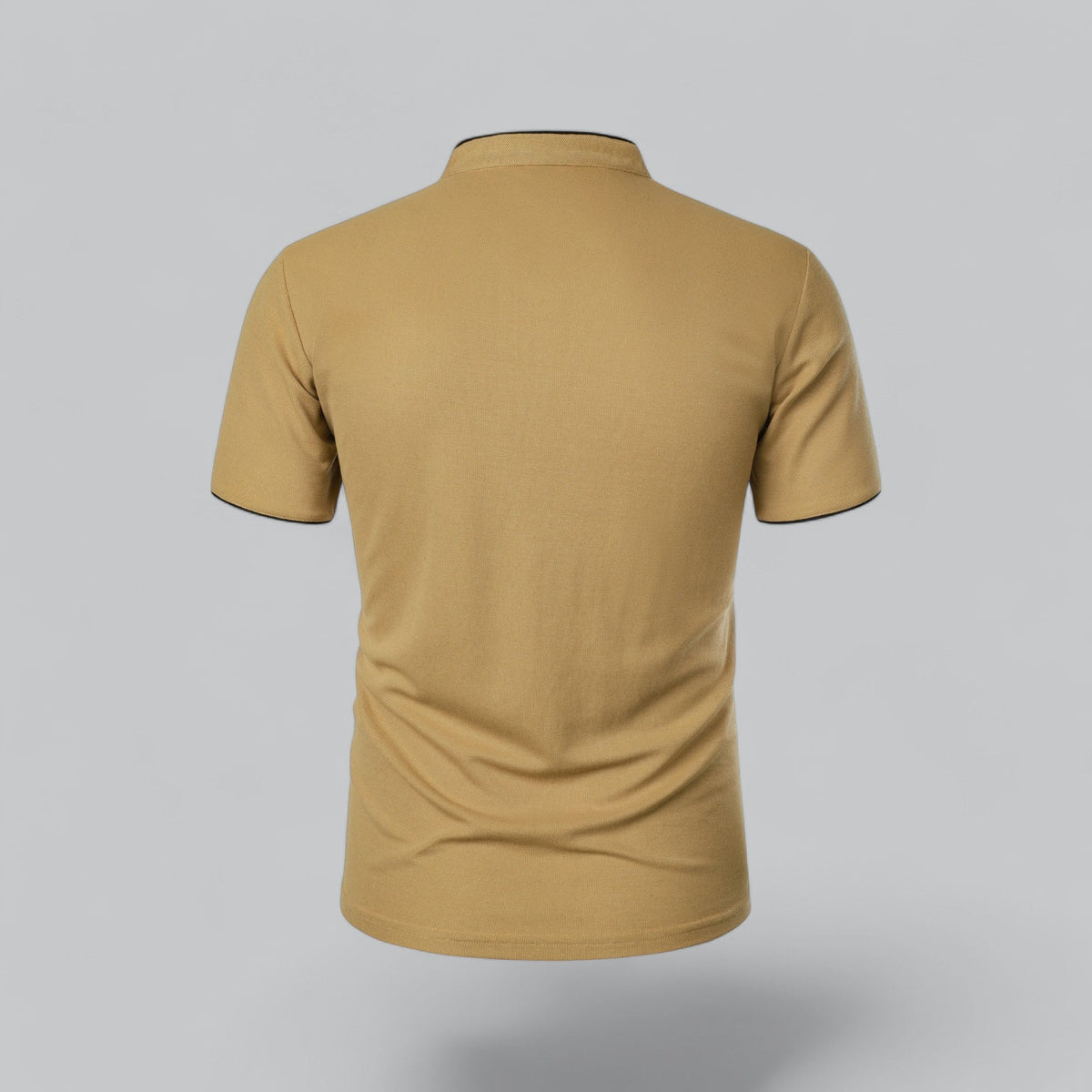 Rückansicht des senfgelben Poloshirts mit glattem Rücken und Stehkragen 10