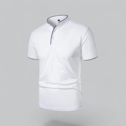 Weißes Poloshirt mit Stehkragen, schwarzem Paspel an Kragen, Knopfleiste und Ärmelsäumen, schräge Vorderansicht 21