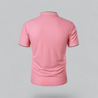 Rosafarbenes Poloshirt von hinten, schlichter Rücken mit Stehkragen und schwarz abgesetzten Ärmelsäumen 22
