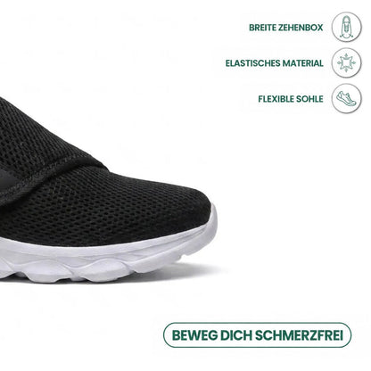 Detailansicht der breiten Schuhspitze des schwarzen Netzschuhs mit weißer Sohle, dazu Hinweise auf elastisches Material und flexible Sohle. 23