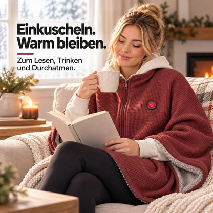 Frau liest auf dem Sofa in der roten Kapuzendecke, Tasse in der Hand, Kamin und Kerze im Hintergrund 10