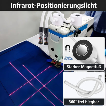 Zwei Laser-Nähführungen mit Magnetfuß an einer Industrienähmaschine projizieren rote Kreuzlinien auf dunkelblauen Stoff 2