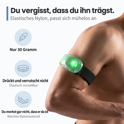 Muskulöser Oberarm mit grün leuchtendem Armband an elastischem schwarzem Nylonband, daneben Icons zu Gewicht und Passform 4