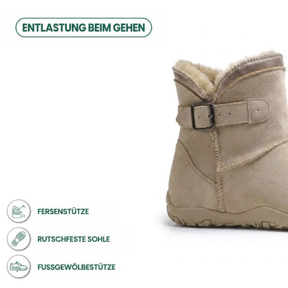 Beiger Stiefel mit Schnalle im Detail, daneben Symbole für Fersenhalt, rutschfeste Sohle und Fußgewölbe-Unterstützung 4