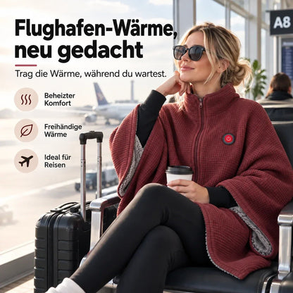 Frau mit Sonnenbrille trägt die rote Waffelstrick-Decke mit Reißverschluss im Flughafen, Kaffeebecher in der Hand, Koffer 1