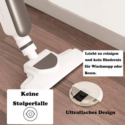 Flacher Türstopper auf Holzboden neben einem Staubsauger, der zeigt, dass er die Reinigung nicht behindert 2