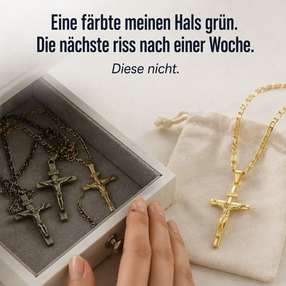 Goldene Kreuzkette auf einem Stoffbeutel, links dunkel angelaufene Kreuzketten in einer geöffneten Schmuckschatulle 3