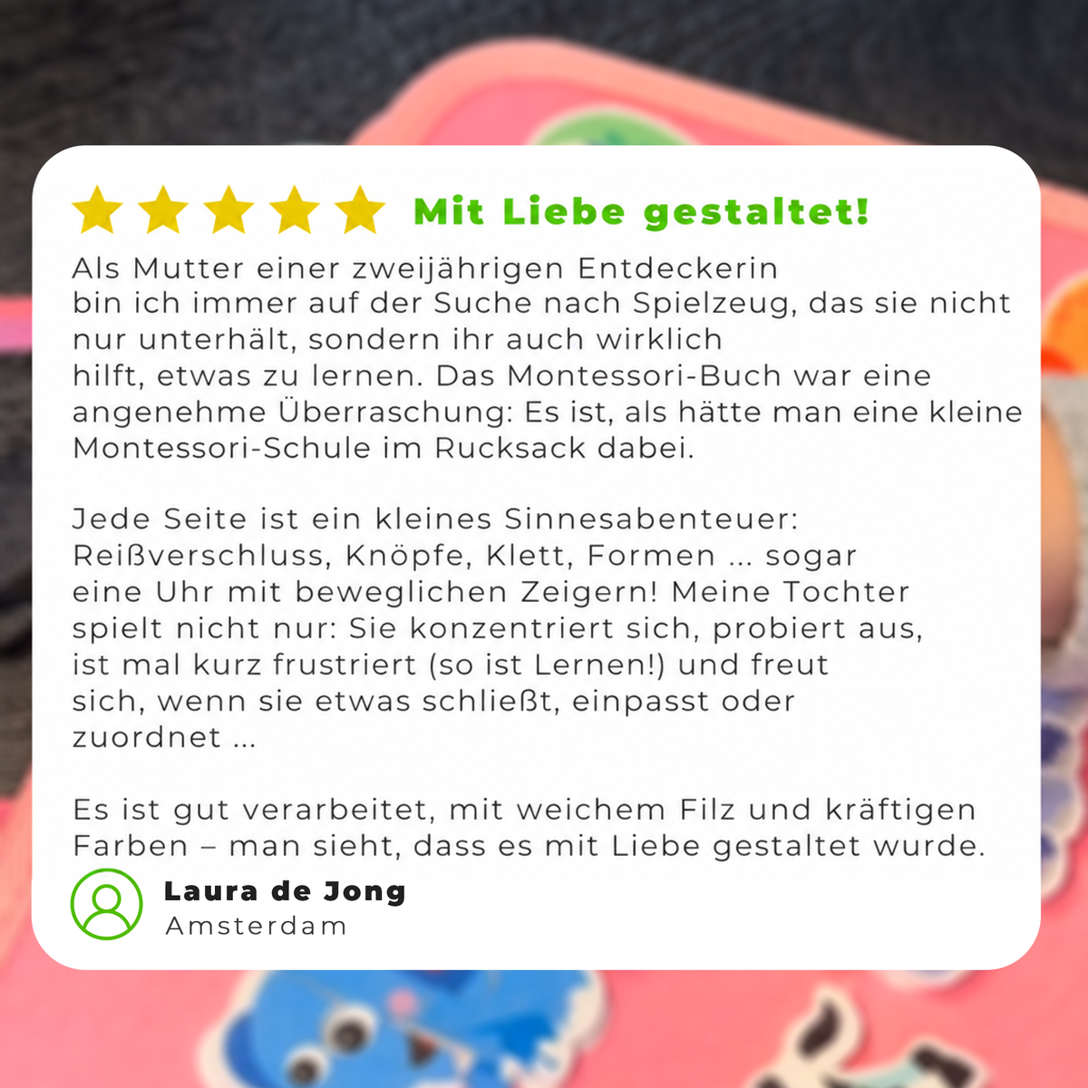 Kundenbewertung mit fünf Sternen als Textgrafik vor unscharfem Hintergrund mit dem rosa Filzbuch 11