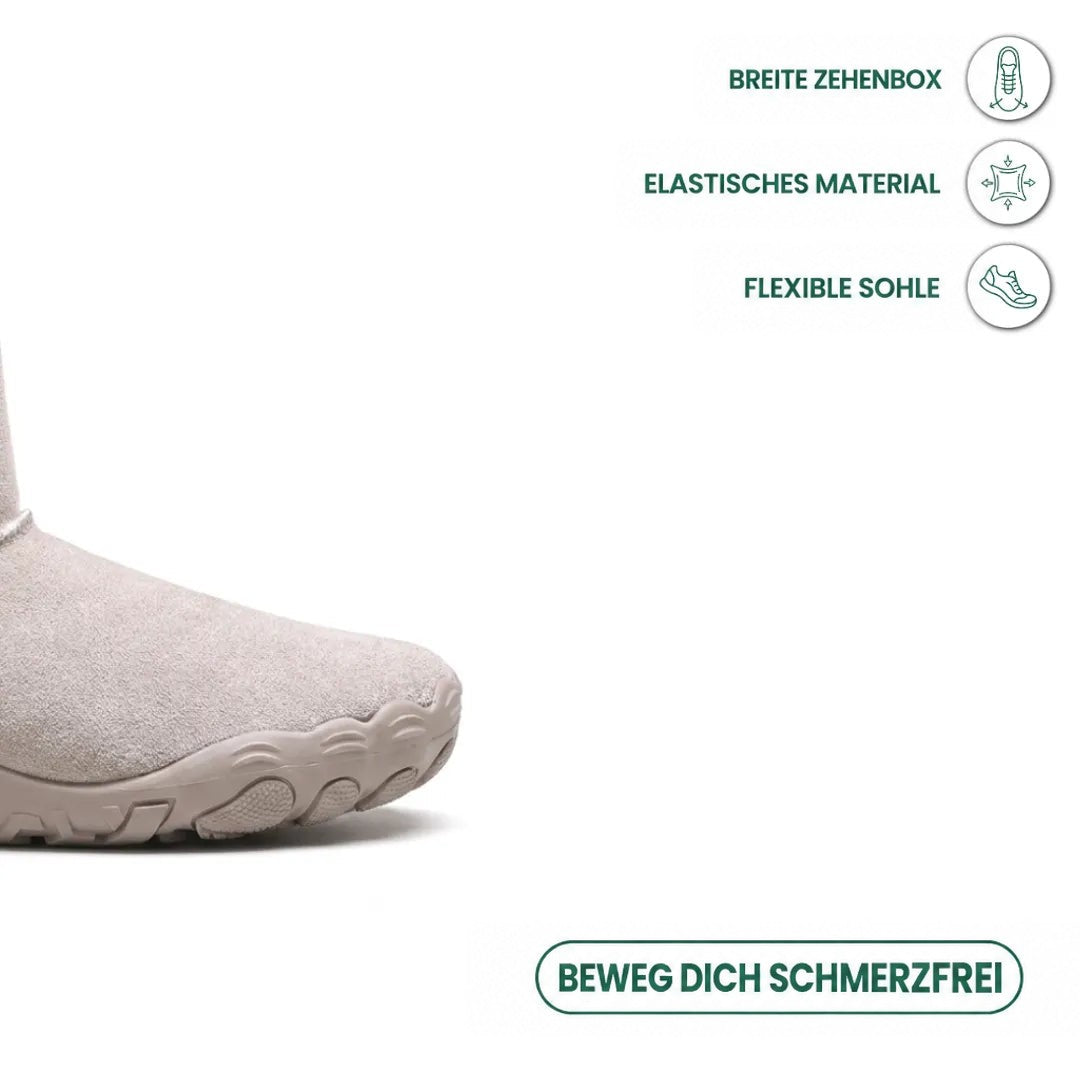 Breite Zehenpartie des beigegrauen Stiefels mit flexibler Sohle, daneben Symbole zu Komfort und Elastizität 32