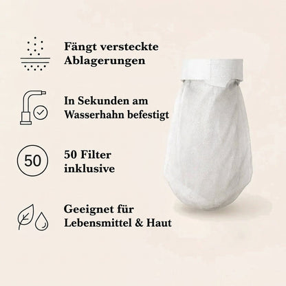 Weißer Filterbeutel mit Klettband vor beigem Hintergrund, daneben vier Symbole zu Eigenschaften des Filters. 5