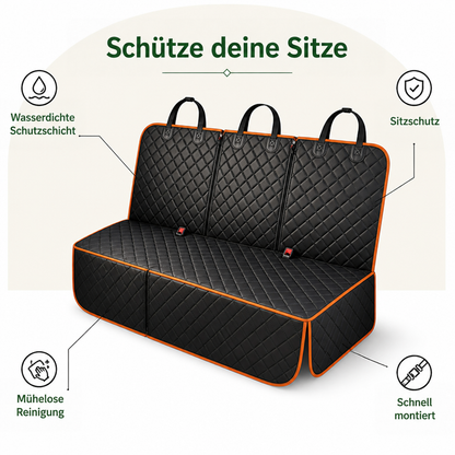 Freigestellte Ansicht der schwarzen Rücksitzabdeckung mit Rautensteppung, Tragegriffen an der Lehne, Seitenlappen, Gurtdurchlässen und orangefarbener Kante. 2