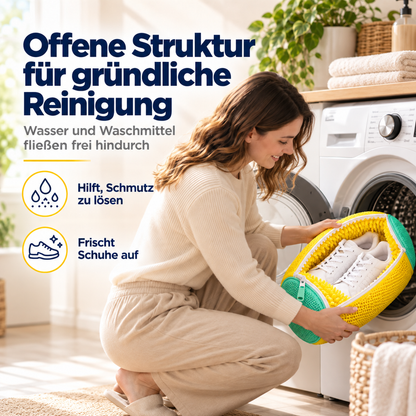 Frau in beigem Outfit hockt vor der Waschmaschine und hält die Tasche mit Sneakern 4