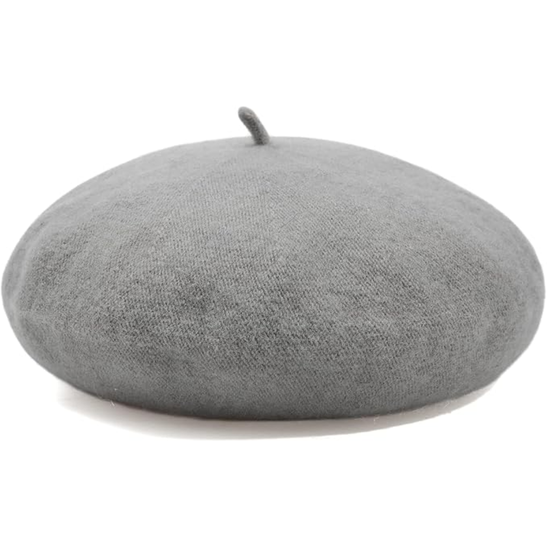 Graues Wollberet mit kleinem Stiel in Seitenansicht auf hellem Hintergrund 8