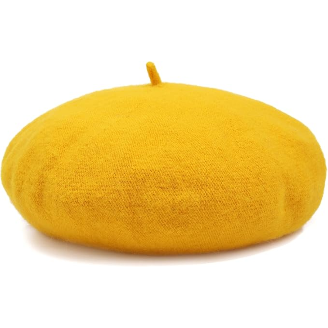 Senfgelbes Wollberet mit kleinem Stiel, einzeln vor weißem Hintergrund fotografiert 3