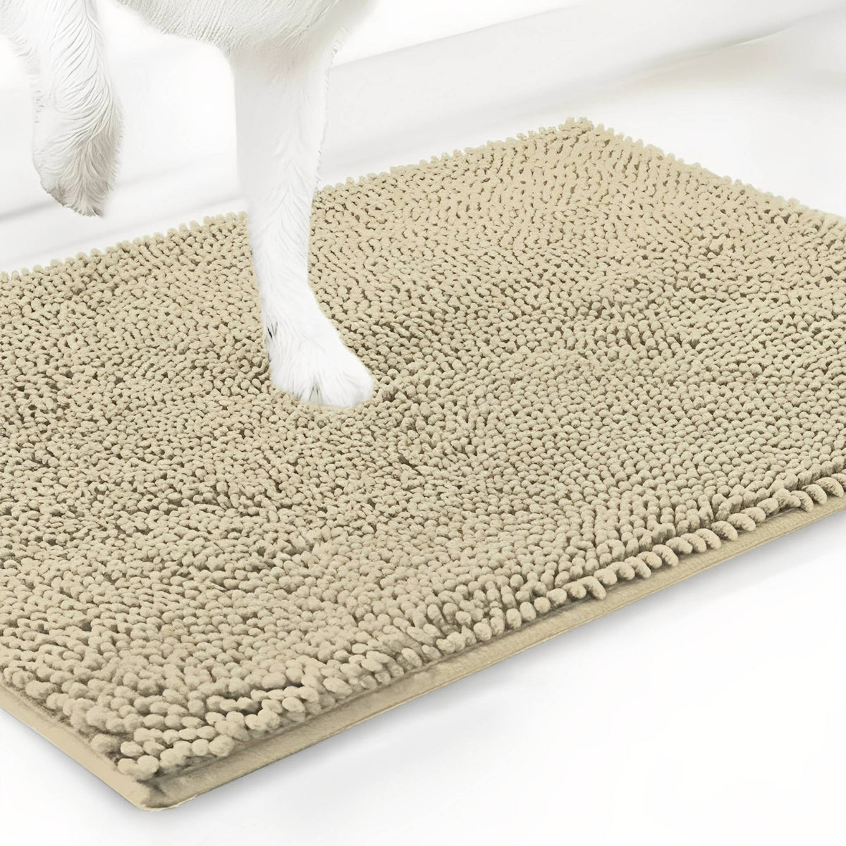 Beige Hundetürmatte aus Polyester mit Hundepfote vor weißem Hintergrund.