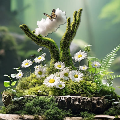 Zwei moosbedeckte Hände greifen nach einer weißen Wolke, davor Gänseblümchen, Farn und ein Schmetterling auf einer Baumscheibe. 22