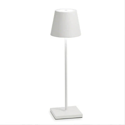 Weiße Stehlampe aus Metall, modernes Design, minimalistisch, für Wohnzimmer oder Büro.