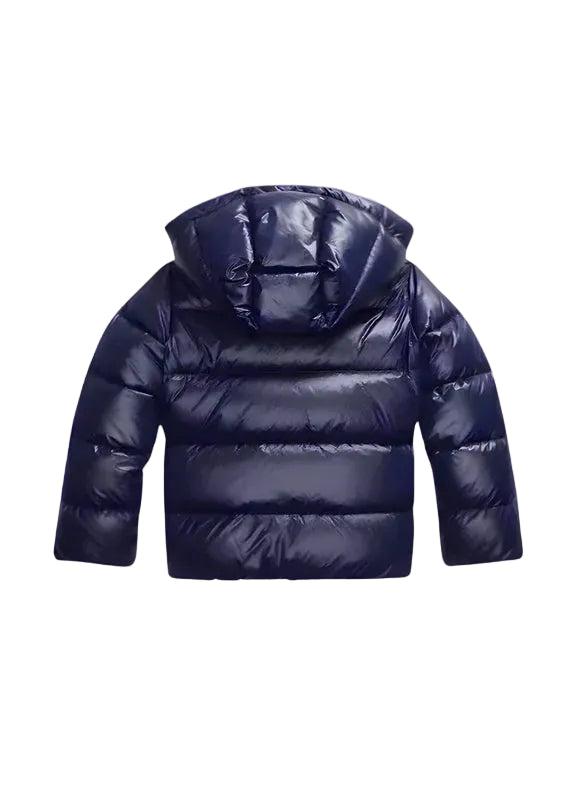 Rückansicht der dunkelblauen glänzenden Steppjacke mit Kapuze und horizontalen Steppnähten 3