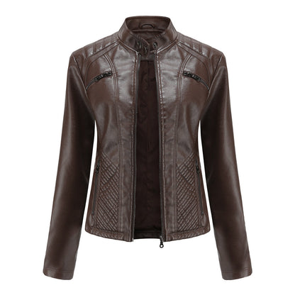 Braune Lederjacke für Damen, Reißverschlüsse, Stehkragen, modisch, elegant, Herbstmode.