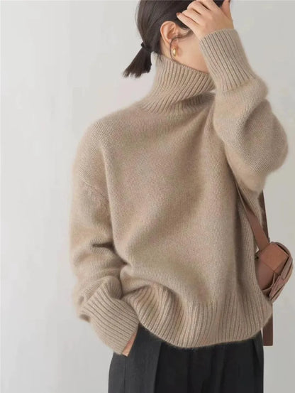 Damen Rollkragenpullover beige, Strick, warm, modisch, Herbstmode, weiches Material.