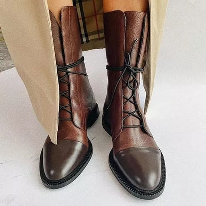 Braune Lederstiefel mit Schnürung, Damenmode, Herbstschuhe, elegant und stilvoll.