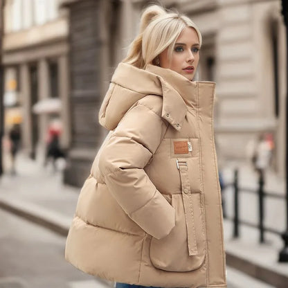 Damen Winterjacke beige, Kapuze, dick, warm, winddicht, Daunenoptik, modisch, Straße.